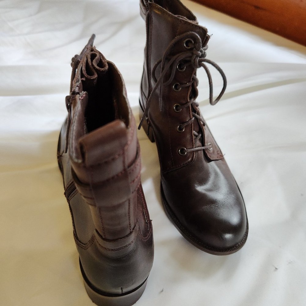 Leather ankle books Cobb Hill